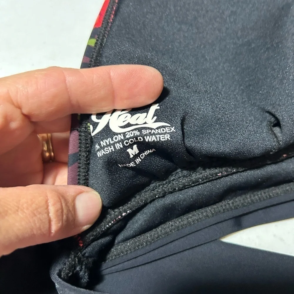 Heat Women’s 2 Piece Bikini Set Size Medium Floral Hibiscus Print - Picture 4 of 6